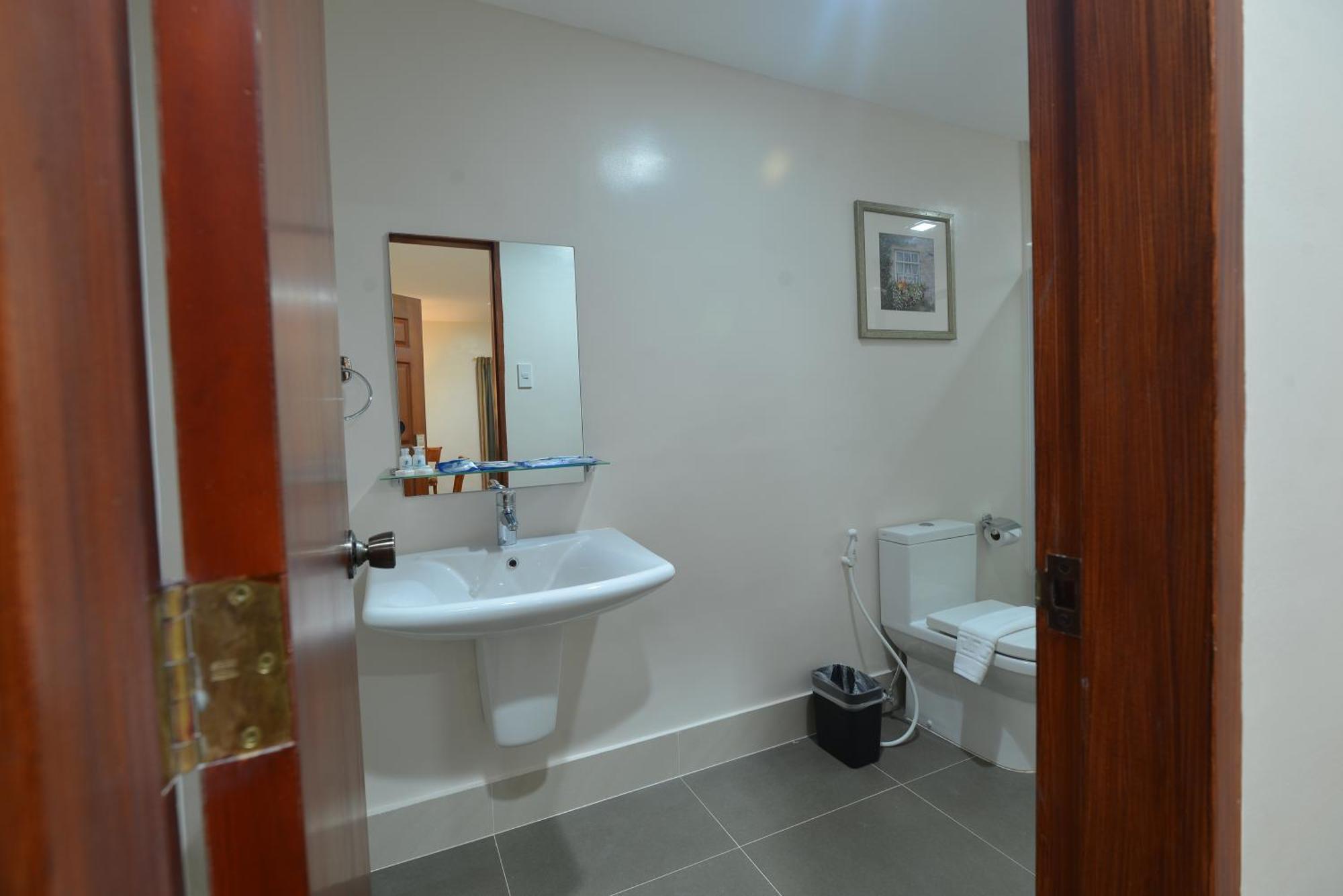 Royal Suites Condotel Kalibo Habitación foto