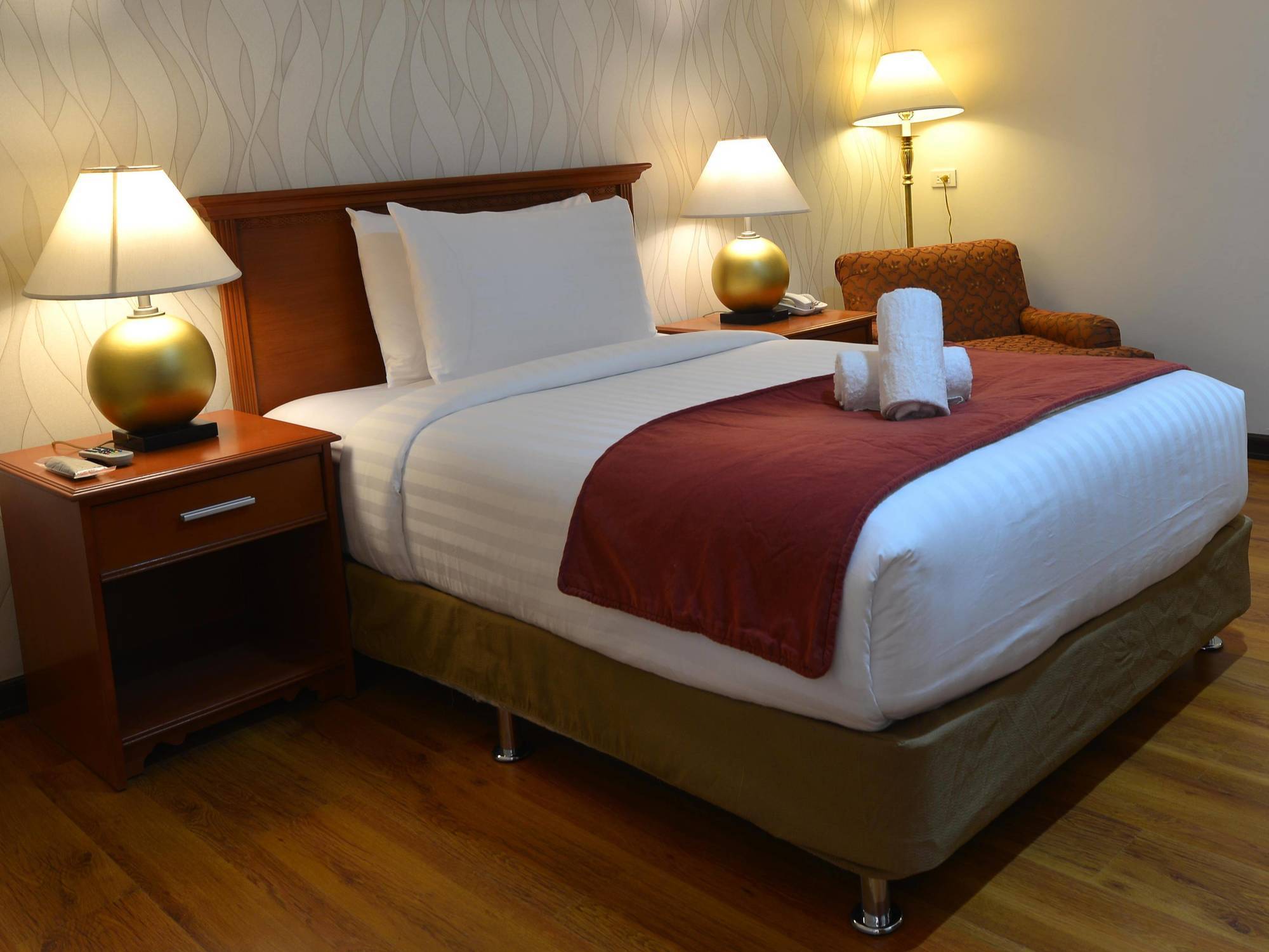 Royal Suites Condotel Kalibo Exterior foto